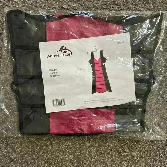 New!! Hanging Jewelry organizer. Great for travel or home! - Picture 2 of 2